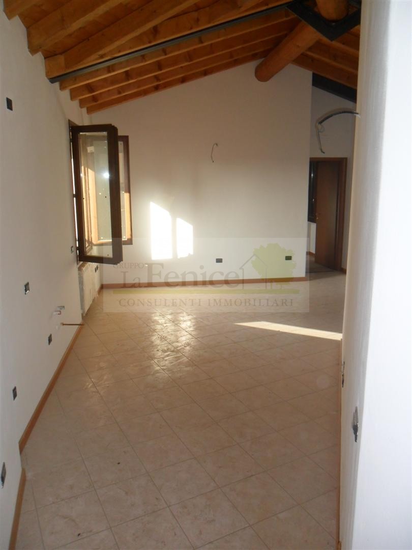 Appartamento in vendita a carpenedolo in zona centro con 1 bagni ... Bagno con travi a vista