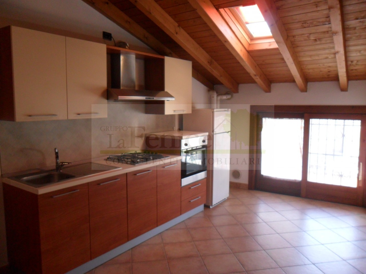 Appartamento bilocale in vendita a castel goffredo in zona centro ... Bagno con travi a vista