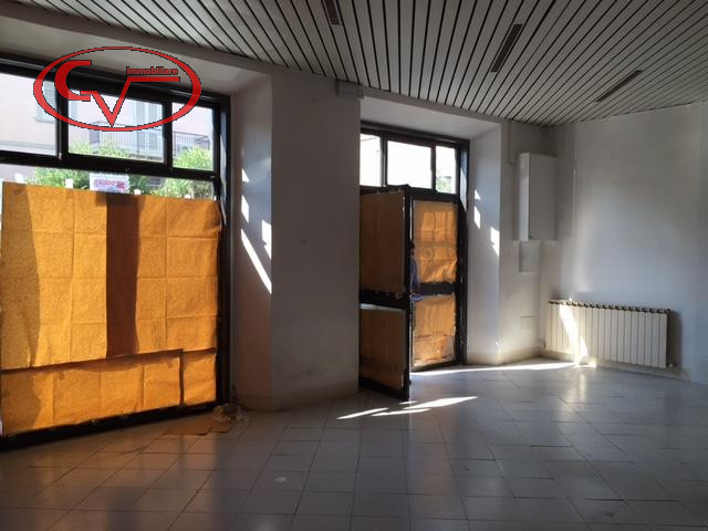 affitto locale commerciale terranuova bracciolini centro via roma 730 euro 2 locali 96 mq