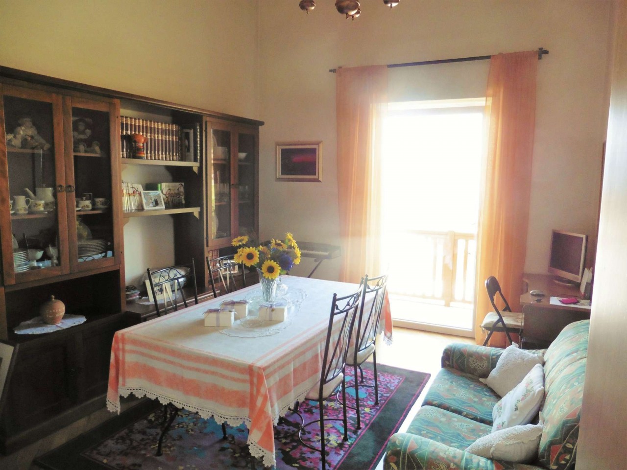 Montevaccino appartamento luminoso all'ultimo piano con travi a ... Bagno con travi a vista