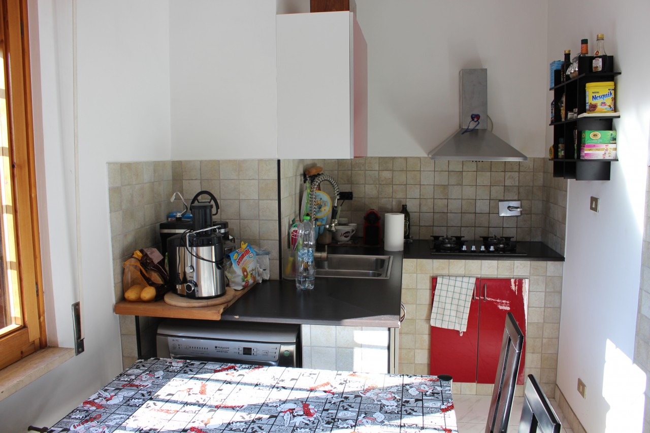 Soggiorno ad angolo roma : soggiorno con cucina a vista. soggiorno ...