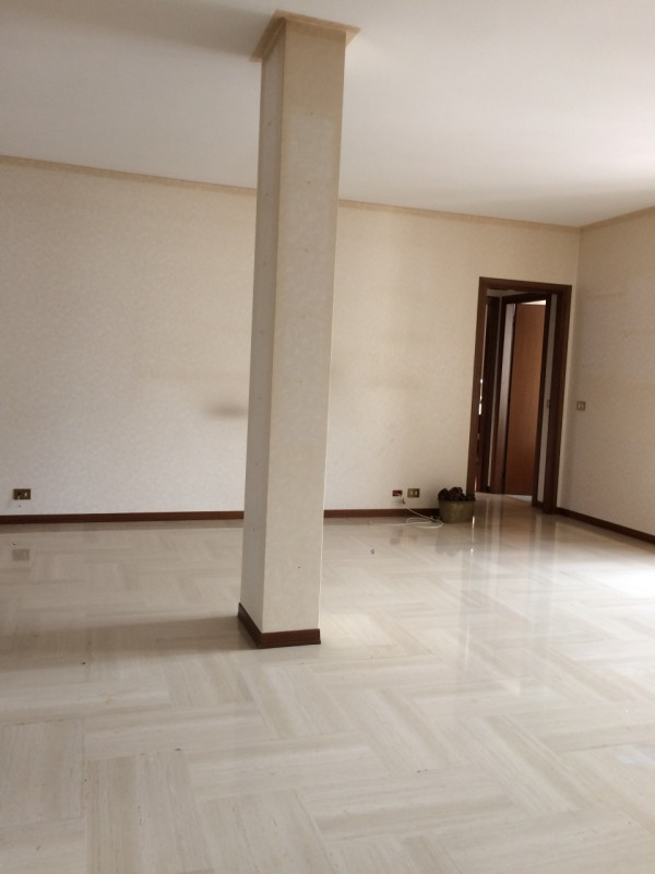 vendita appartamento parma parma Piazzale Mattarella 220000 euro 4 locali 135 mq