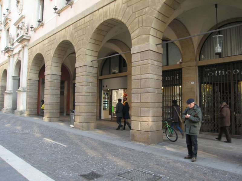 Negozio - Loc.Com. PADOVA affitto  Centro Storico via san fermo Immobiliare Cerno