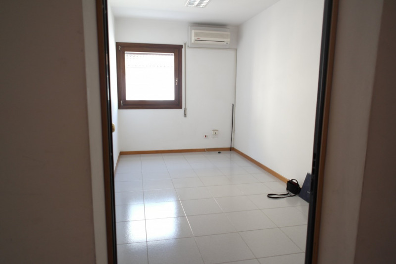 Ufficio - Loc.Com. VICENZA affitto  Viale Verona VIALE VERONA MODO IMMOBILIARE di Asset Immobiliare snc di Valente Eleonora Alessandra & C.