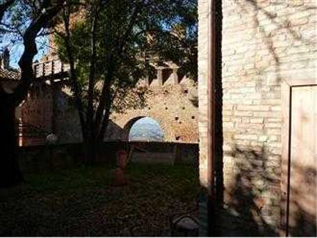 Stabile intero - Palazzo GRADARA vendita  Gradara - Centro Via Umberto 1 Chiamacasa Agenzia Immobiliare di Tomasetti Paolo