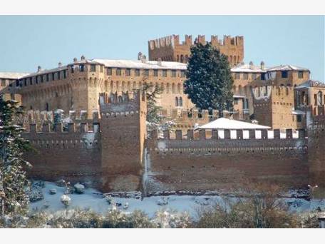 Stabile intero - Palazzo GRADARA vendita  Gradara - Centro Via Umberto 1 Chiamacasa Agenzia Immobiliare di Tomasetti Paolo