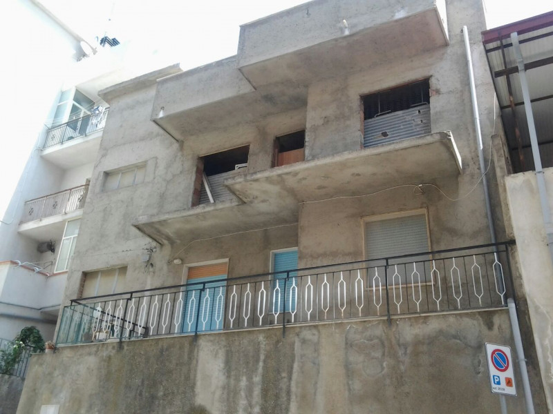 Vendita casa indipendente da ristrutturare Via San Cristoforo Dir. Mascianà Civ.12 zona Reggio Calabria a Reggio Di Calabria (RC) 295 mq