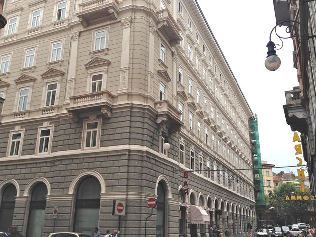 Negozio - Loc.Com. TRIESTE affitto  Centro via Valdirivo Savino Gestioni Immobiliari