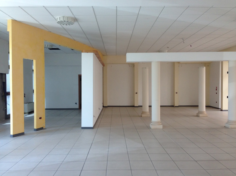 Capannone Commerciale ROVIGO vendita  Boara Polesine Viale Porta Adige, 54 immobiliare DOMUS trade agency