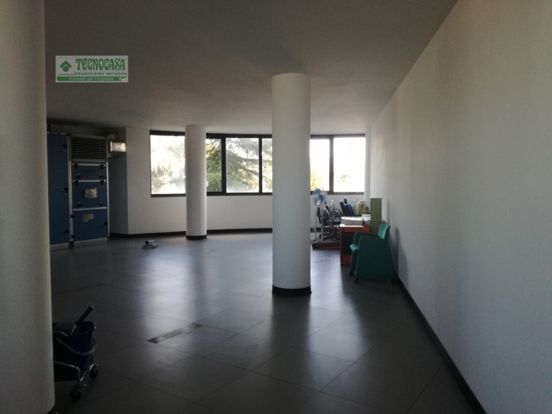  verona affitto quart:  industriale-uno-srl