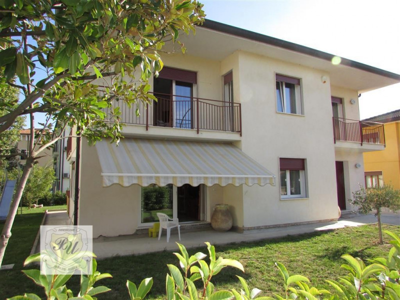 Villa Unifamiliare - Indipendente ESTE vendita  Este via fratelli cervi Immobiliare Principe Umberto