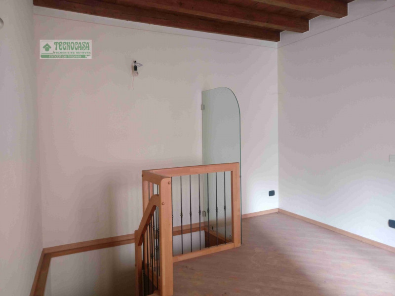 Vendita attività commerciale in buone condizioni Via Giuseppe Mazzini zona Caprino Veronese a Caprino Veronese (VR) 50 mq