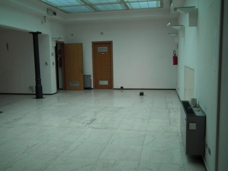 Negozio - Loc.Com. PADOVA affitto  Santo SANTO Immobiliare Basso