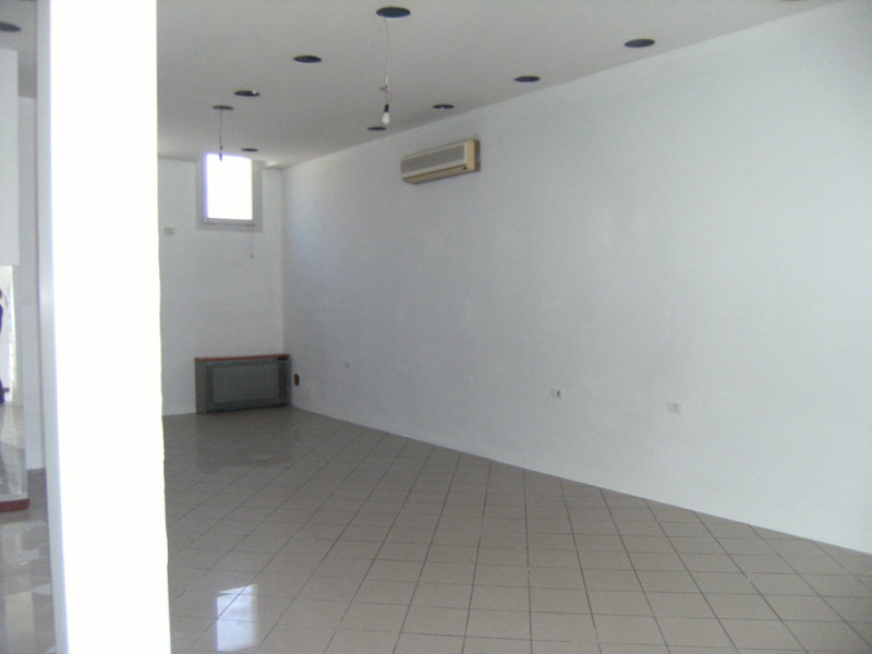 Negozio - Loc.Com. VICENZA affitto  San Felice piazzale giusti AGENZIA VICENZA sas di Marchetti Francesco via legione antonini