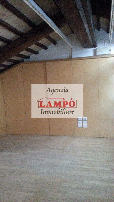Ufficio - Loc.Com. PADOVA affitto  Teatro Verdi corso milano Agenzia Lampo immobiliare Sas