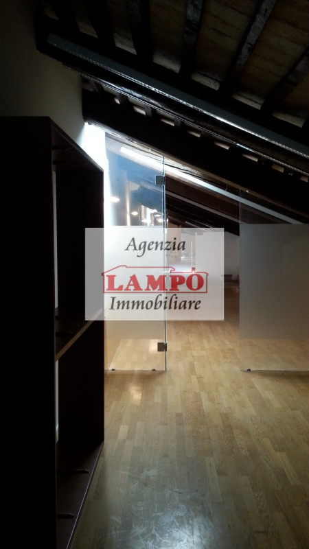 Ufficio - Loc.Com. PADOVA affitto  Teatro Verdi corso milano Agenzia Lampo immobiliare Sas