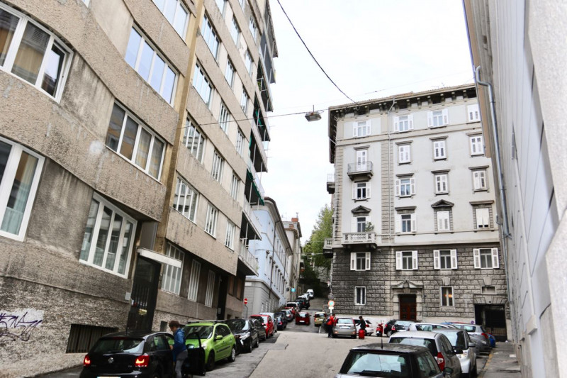 Affitto appartamento in buone condizioni Salita Montanelli zona Centro a Trieste (TS) 70 mq