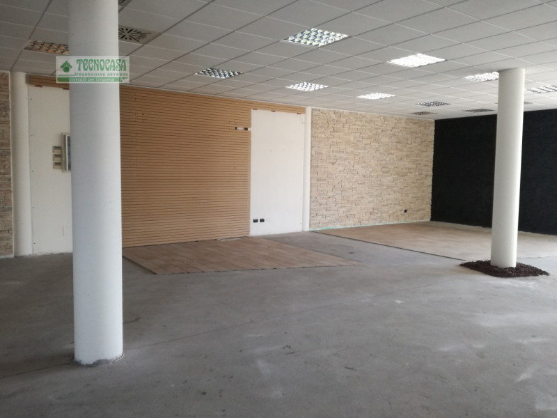 Vendita attività commerciale in buone condizioni Via Portogallo 1 zona Villafranca di Verona a Villafranca Di Verona (VR) 183 mq