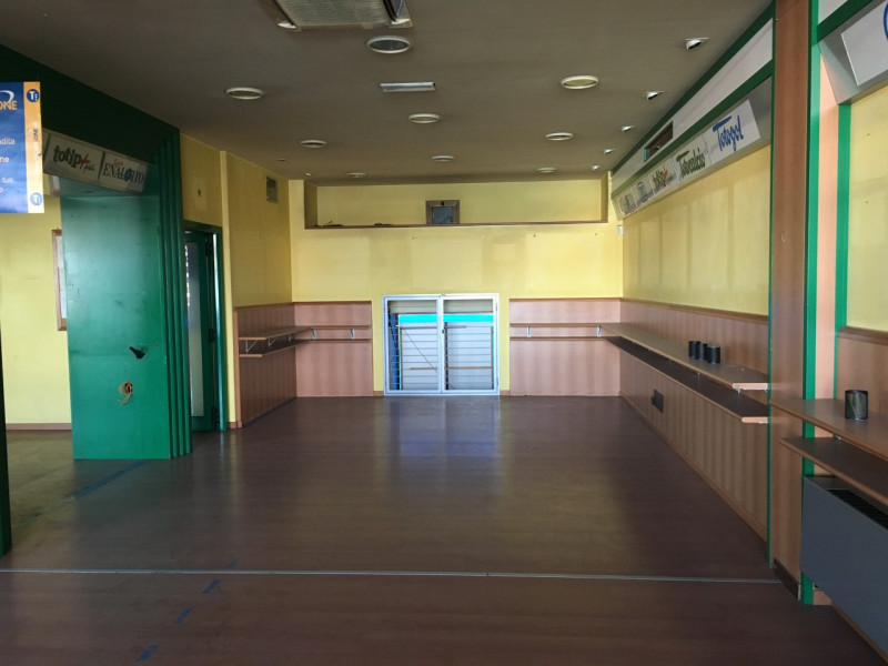 Negozio - Loc.Com. VERONA affitto  Golosine  Immobiliare Piasente