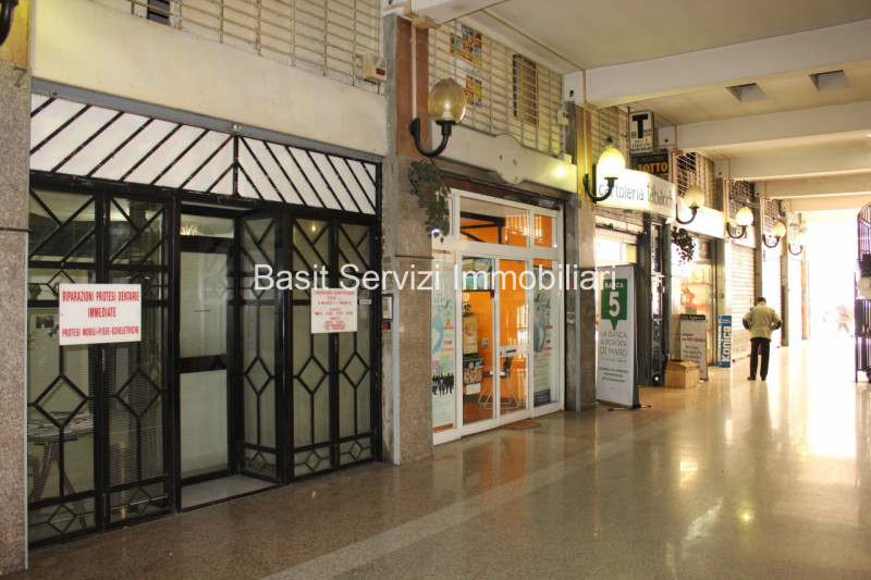 Negozio - Loc.Com. ROMA affitto  Tuscolano Via Tuscolana Basit Servizi Immobiliari Srl