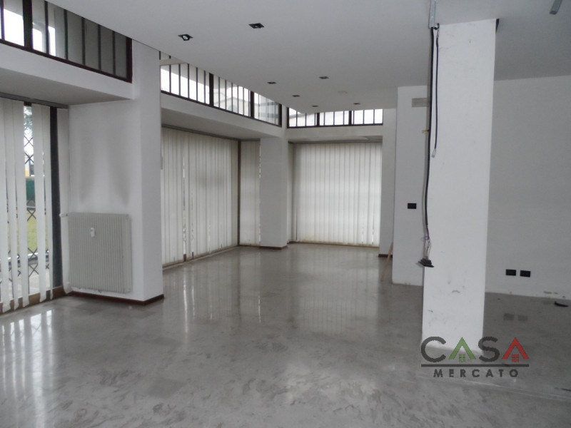 Negozio - Loc.Com. PORDENONE affitto  Pordenone Via Penne Nere Casamercato s.n.c di Piccoli Eros & C.