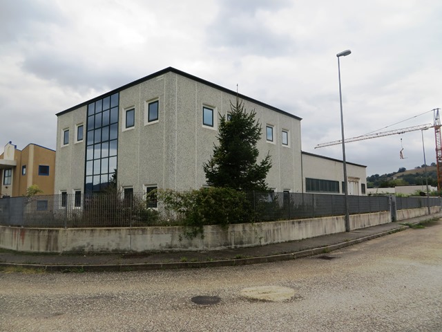 Vendita magazzino - capannone in buone condizioni Località Lanciano zona Lanciano a Castelraimondo (MC) 950 mq
