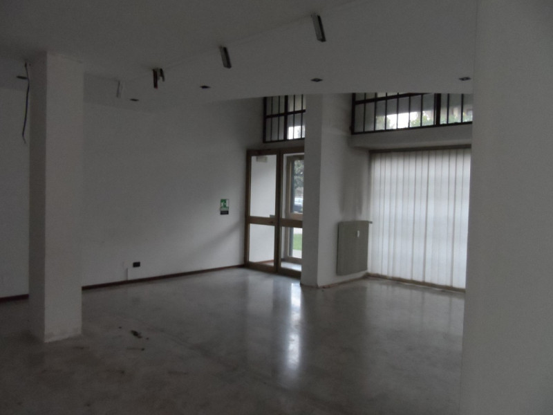 Negozio - Loc.Com. PORDENONE affitto  Pordenone Via Mazzini, 30 Casamercato s.n.c di Piccoli Eros & C.