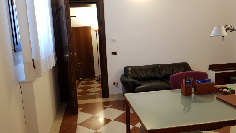 Ufficio - Loc.Com. PADOVA affitto  Duomo piazza duomo Agenzia Lampo immobiliare Sas