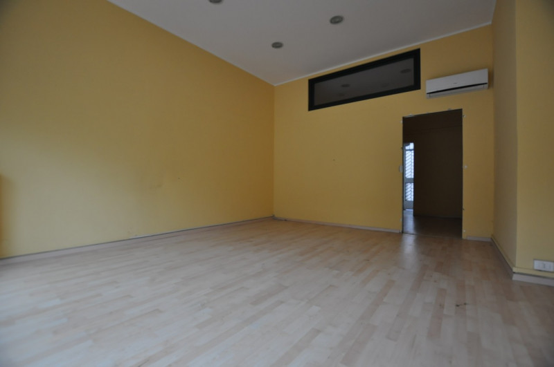 Negozio - Loc.Com. VERONA affitto  Chievo Piazza chievo Interimmobiliare Snc