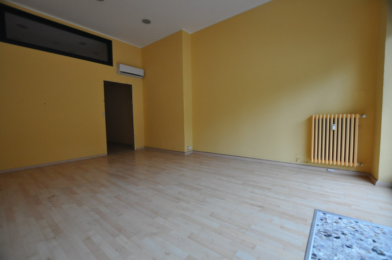 Negozio - Loc.Com. VERONA affitto  Chievo Piazza chievo Interimmobiliare Snc