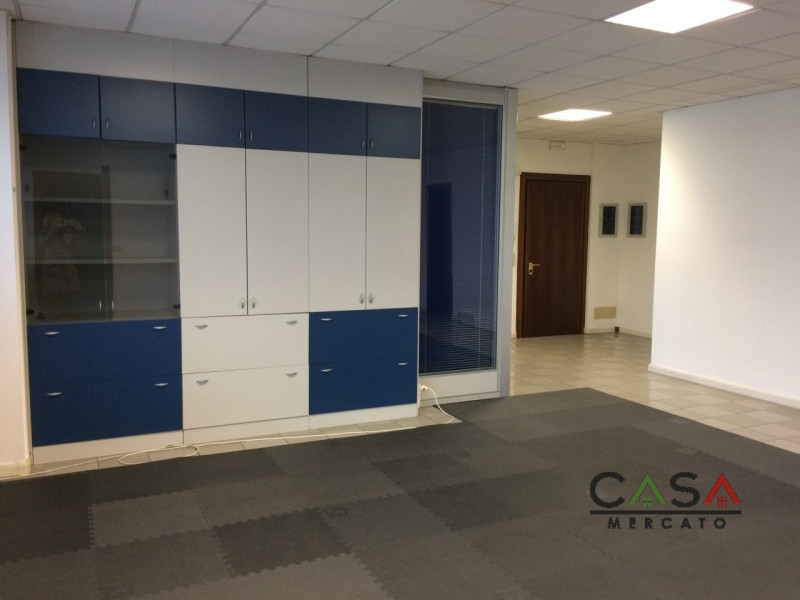 Ufficio - Loc.Com. PORDENONE affitto   Viale Venezia Casamercato s.n.c di Piccoli Eros & C.