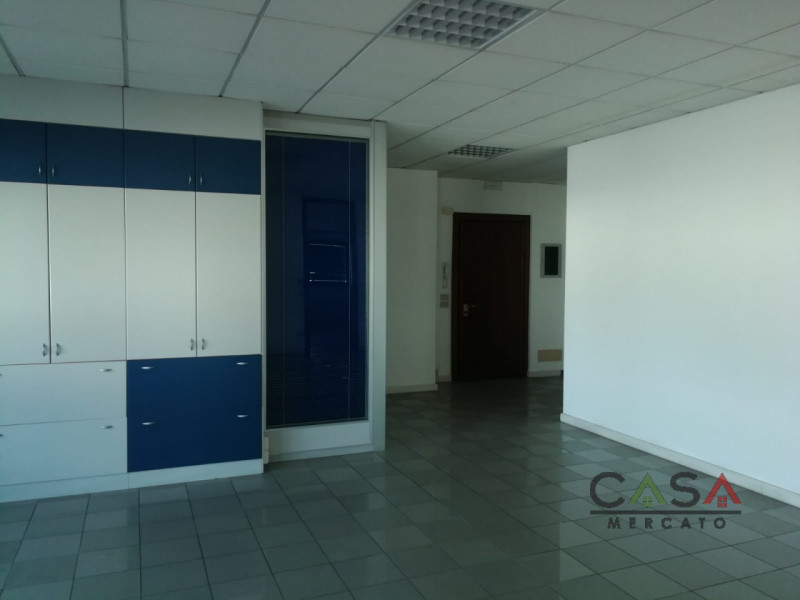 Ufficio - Loc.Com. PORDENONE affitto   Viale Venezia Casamercato s.n.c di Piccoli Eros & C.