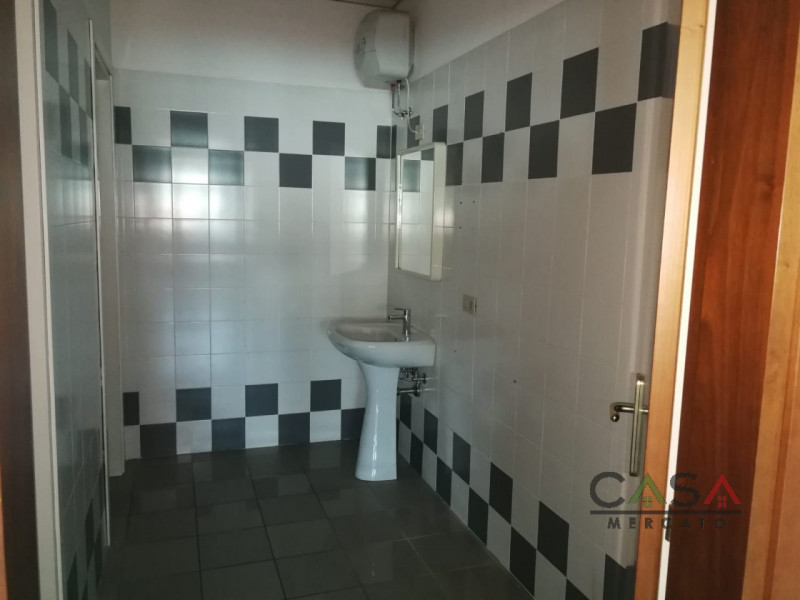 Ufficio - Loc.Com. PORDENONE affitto   Viale Venezia Casamercato s.n.c di Piccoli Eros & C.