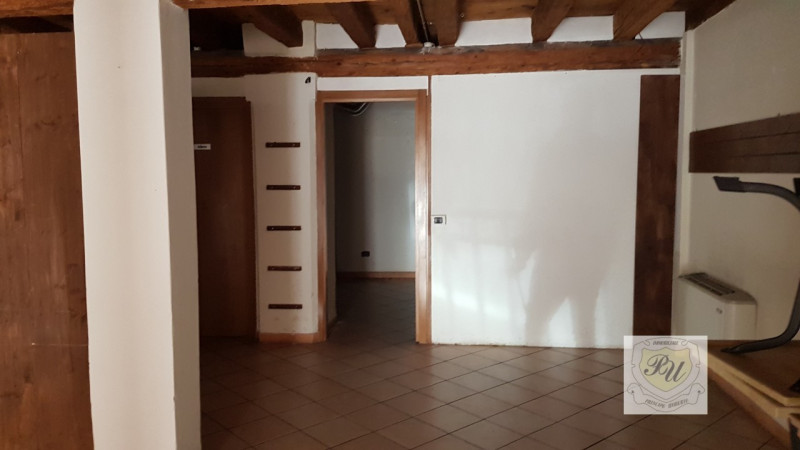 Stabile intero - Palazzo ESTE vendita   via principe umberto Immobiliare Principe Umberto