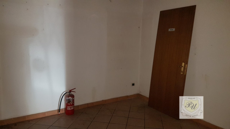 Stabile intero - Palazzo ESTE vendita   via principe umberto Immobiliare Principe Umberto