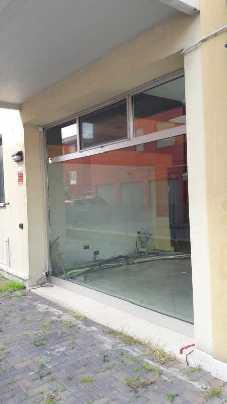 Negozio - Loc.Com. VENEZIA affitto  Marghera Via Trieste Immobiliare Riviera snc