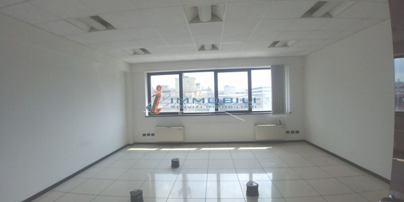Ufficio - Loc.Com. MILANO affitto  Bonola  Immobili Servizi Immobiliari s.a.s.