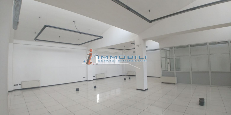 Ufficio - Loc.Com. MILANO affitto  Bonola  Immobili Servizi Immobiliari s.a.s.
