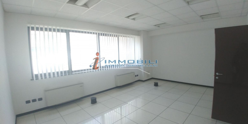 Ufficio - Loc.Com. MILANO affitto  Bonola  Immobili Servizi Immobiliari s.a.s.