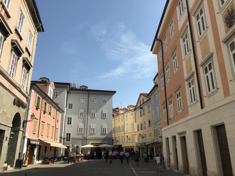 Affitto attività commerciale Piazza Cavana zona Centro Storico a Trieste (TS) 80 mq