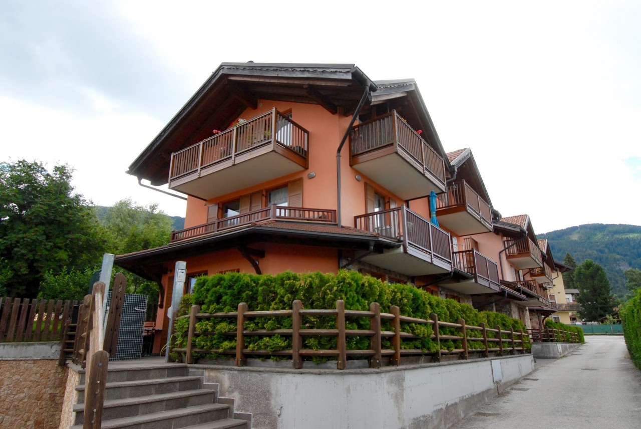 Sullaltopiano di pinè, in zona miola, proponiamo un luminoso ... Piano casa e condominio