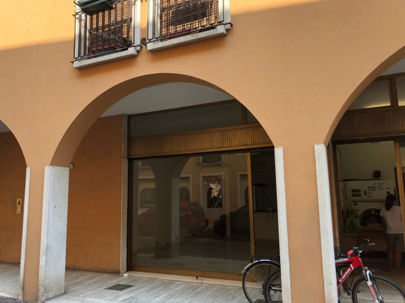 Negozio - Loc.Com. PADOVA affitto  Santa Sofia via Santa Sofia Sara Immobiliare