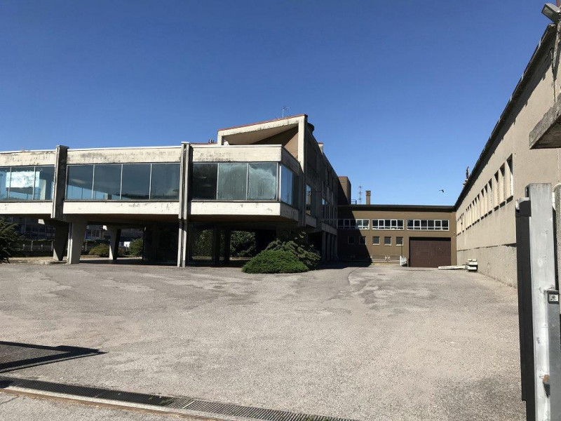 Affitto attività commerciale Via Garre' zona Camerlata a Como (CO) 1.500 mq