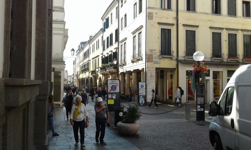 Negozio - Loc.Com. PADOVA affitto  Centro Storico via roma Immobiliare Cerno
