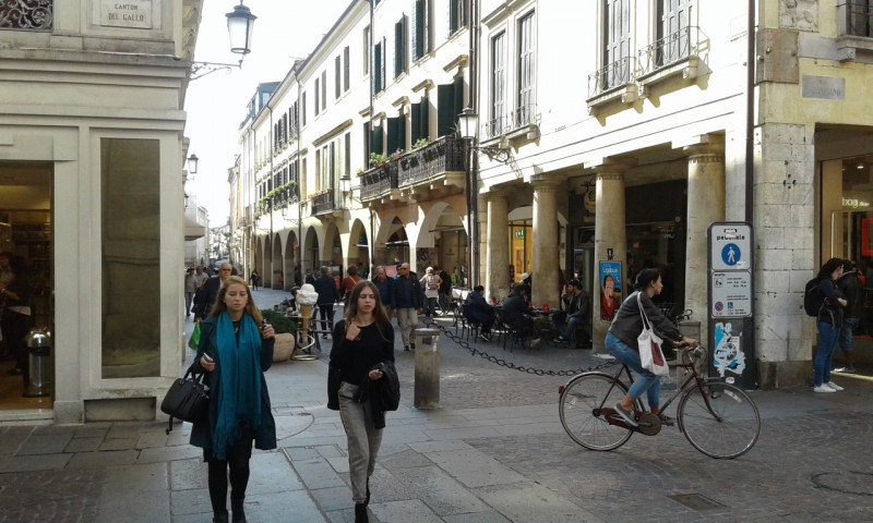 Negozio - Loc.Com. PADOVA affitto  Centro Storico via roma Immobiliare Cerno