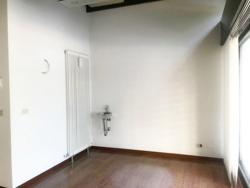 Ufficio - Loc.Com. VICENZA affitto  Borgo Casale - Stadio - Corso Padova corso Padova 148  36100 Vicenza Agenzia Pellegrini SNC di Meda Mara & C.