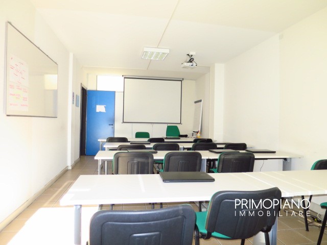 Ufficio - Loc.Com. TRENTO affitto  Semicentro Via Pranzelores Primopiano Immobiliare S.r.l.s.