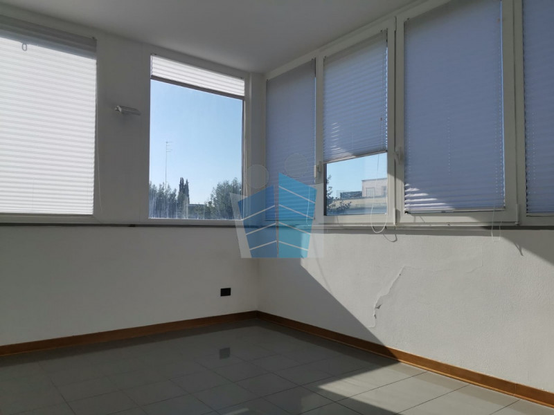 Ufficio - Loc.Com. LECCE affitto  San Lazzaro Via Campania Idee Immobiliari