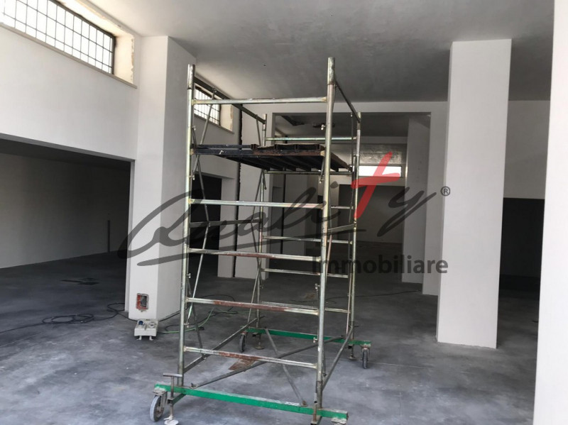Negozio - Loc.Com. ROMA affitto  Finocchio VIA FONTANA CANDIDA Gribaldi Immobiliare S.r.l.