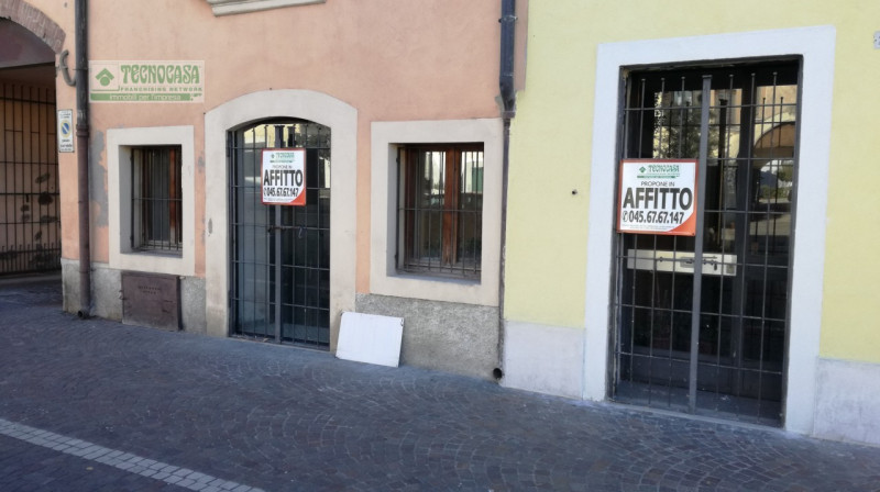 Affitto attività commerciale Via Nino Bixio zona Villafranca di Verona a Villafranca Di Verona (VR) 90 mq